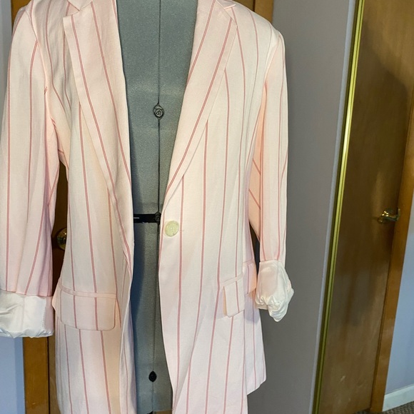 Blazer - Picture 3 of 8